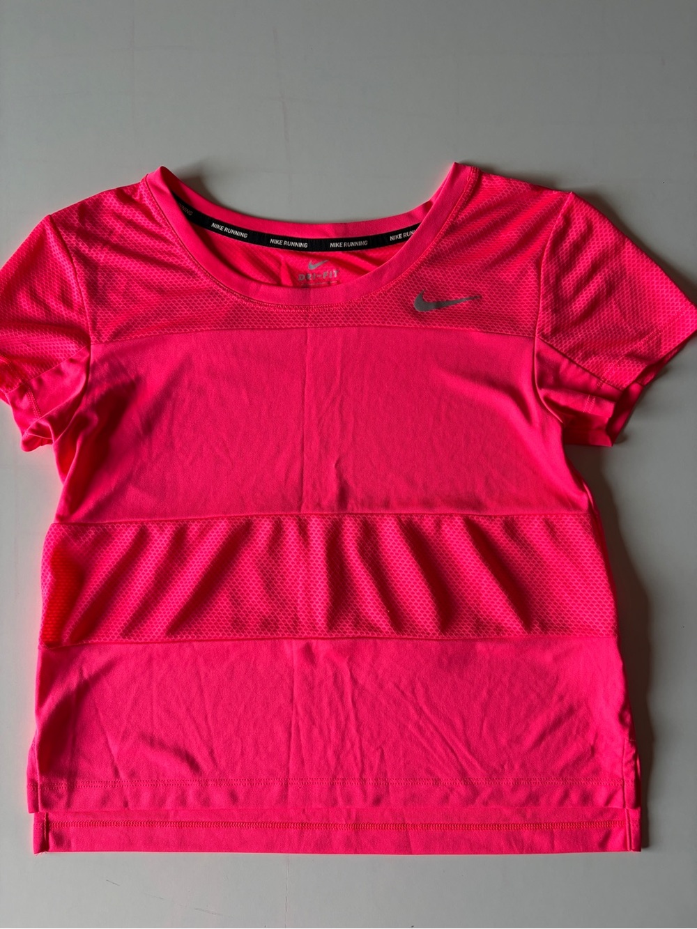 Nike Running neon coral red pink cropped short sleeve shirt women’s size small
